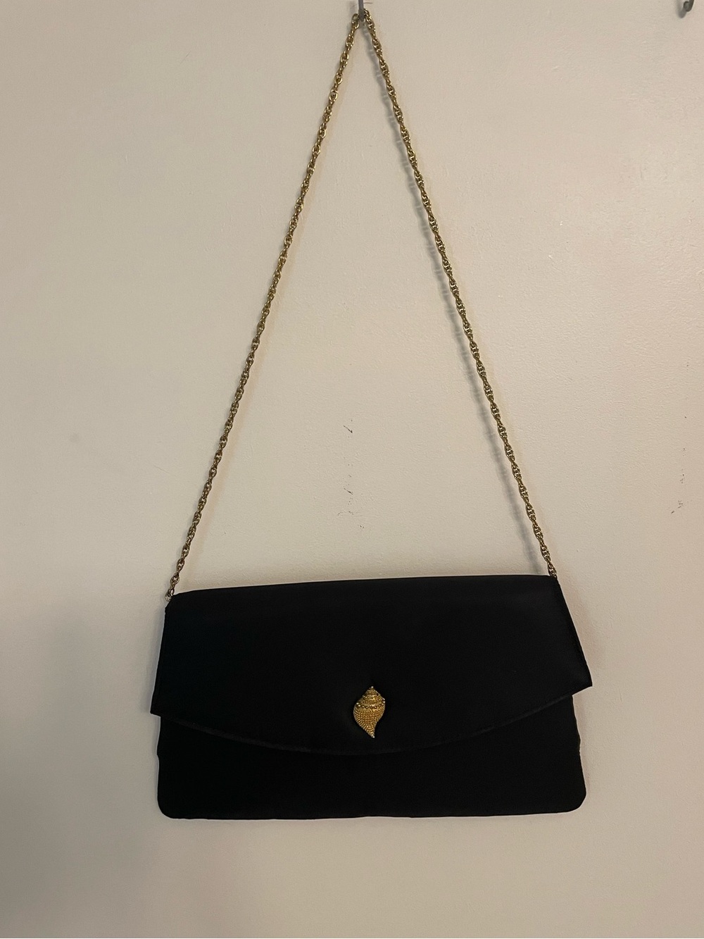 VTG 1960’s Miss Lewis Classic Black Satin Chain-Handle Evening Bag Gold Seashell